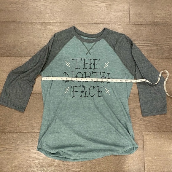 Green The North Face baseball shirt - Picture 2 of 7